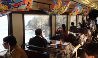 車窓からの景色を満喫！レトロな雰囲気の「洋風こたつ列車