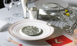 特別ディナーを彩る錫のテーブルウェア イメージ