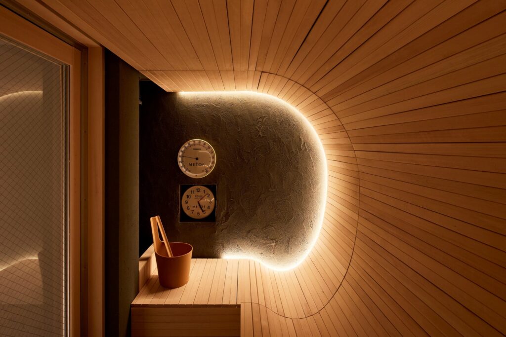 SAUNA Pod 槃 top