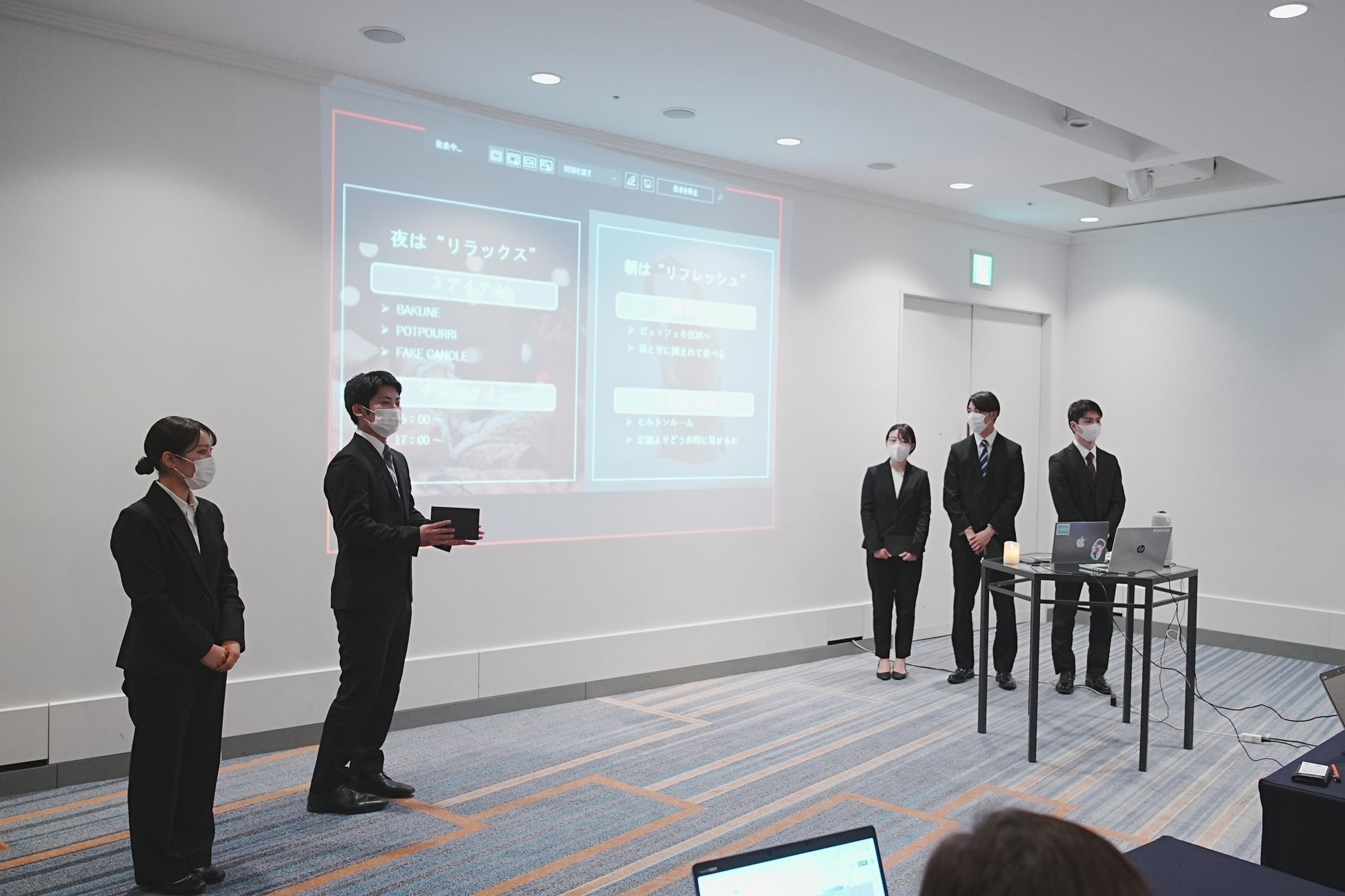 東京エアトラベル・ホテル専門学校の学生達によるホテルでのプレゼンテーション