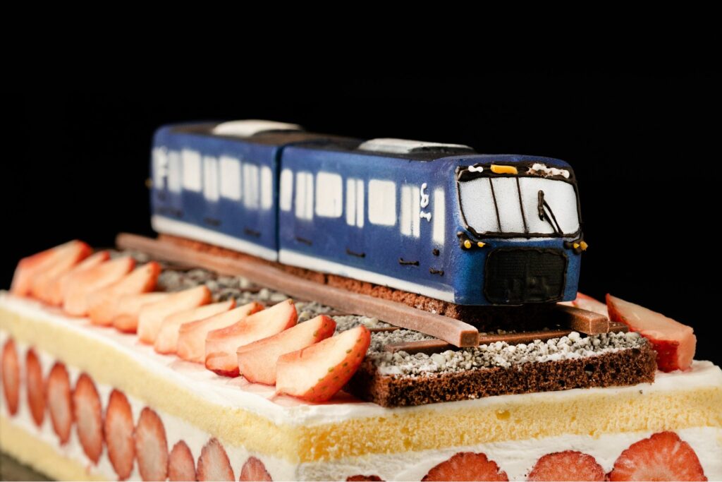 「相鉄21000系」コラボレーショントレインケーキアップイメージ