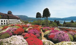 “小田急 山のホテル”のツツジ庭園と芦ノ湖