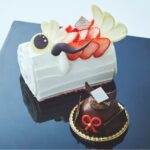 鯉のぼりロールケーキ（写真上）／兜ケーキ（写真下）