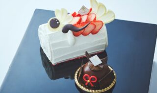 鯉のぼりロールケーキ（写真上）／兜ケーキ（写真下）
