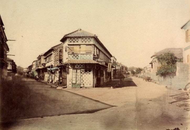 左が現在の中華街大通り、右が開港道 1880年　横浜開港資料館所蔵