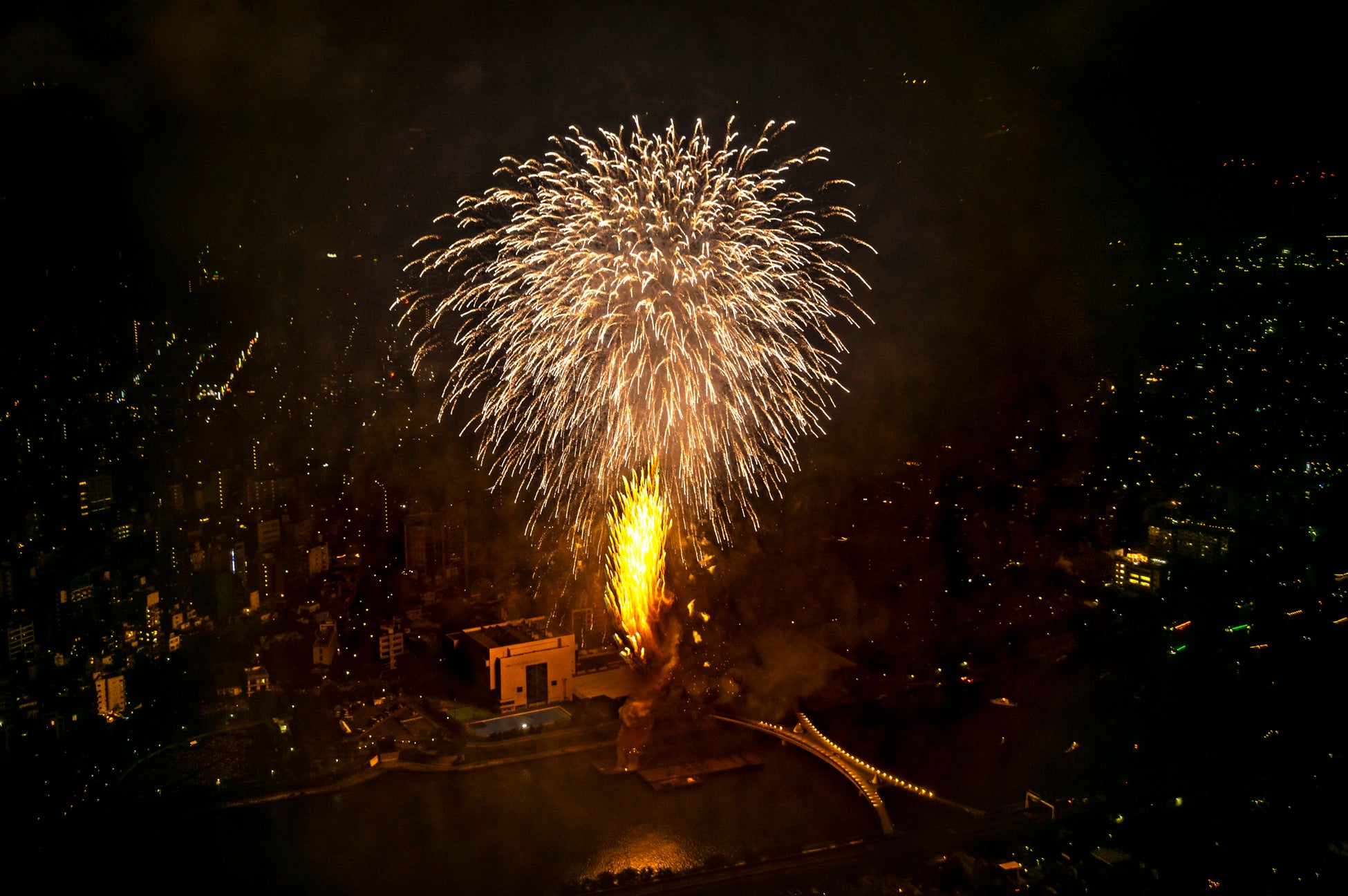 展望台から見た花火（２０１９年） ©TOKYO-SKYTREE