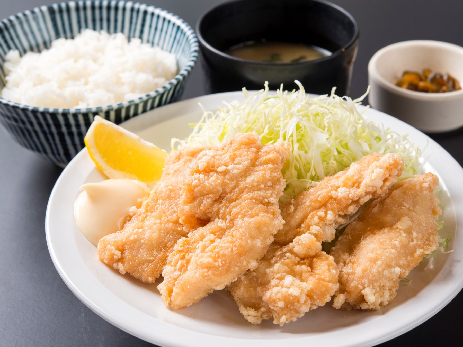 恵那峡SA（上り）　フードコート　恵那鶏からあげ定食　950円