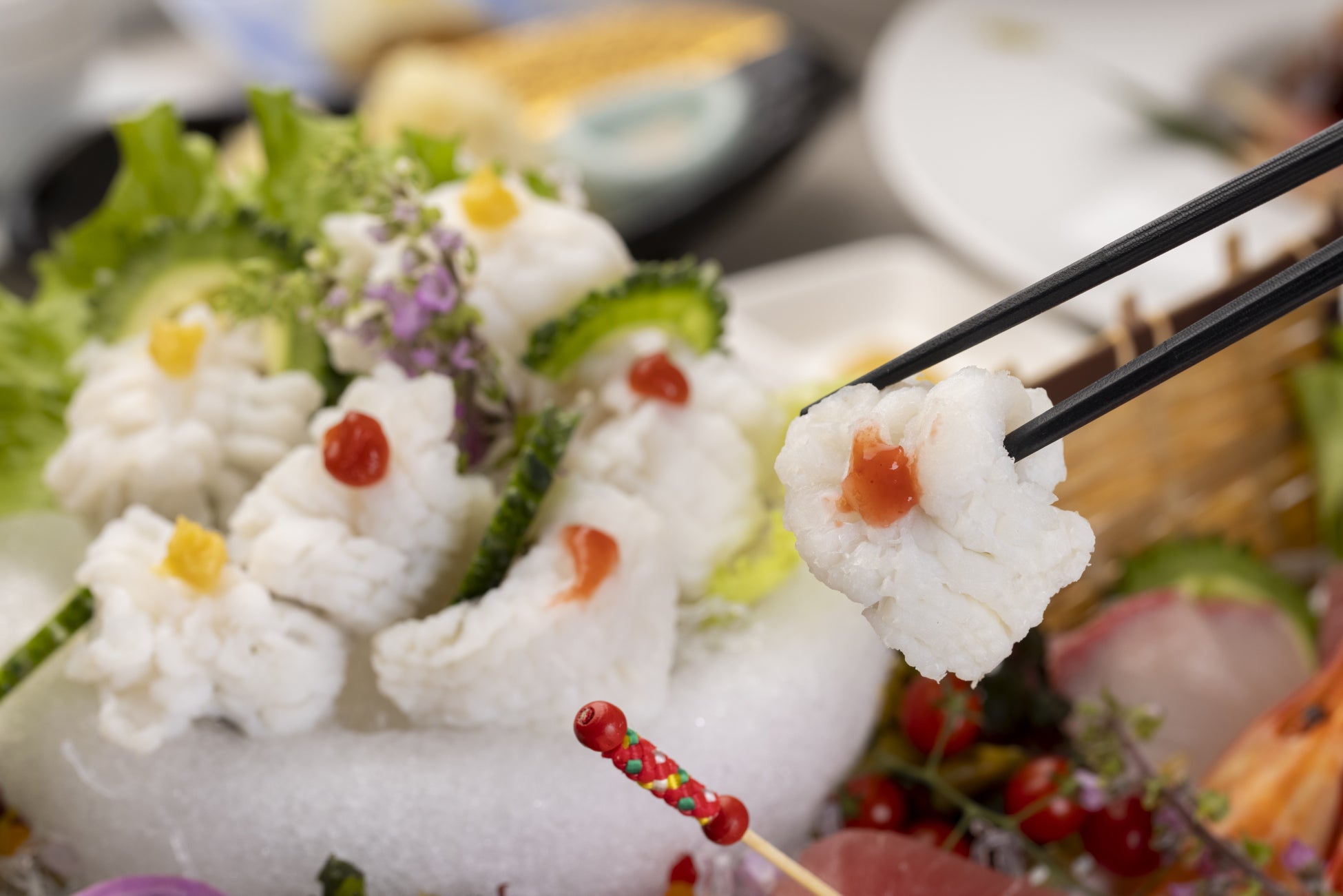 フワッと花が咲いたような鱧湯引きは梅肉と相性抜群