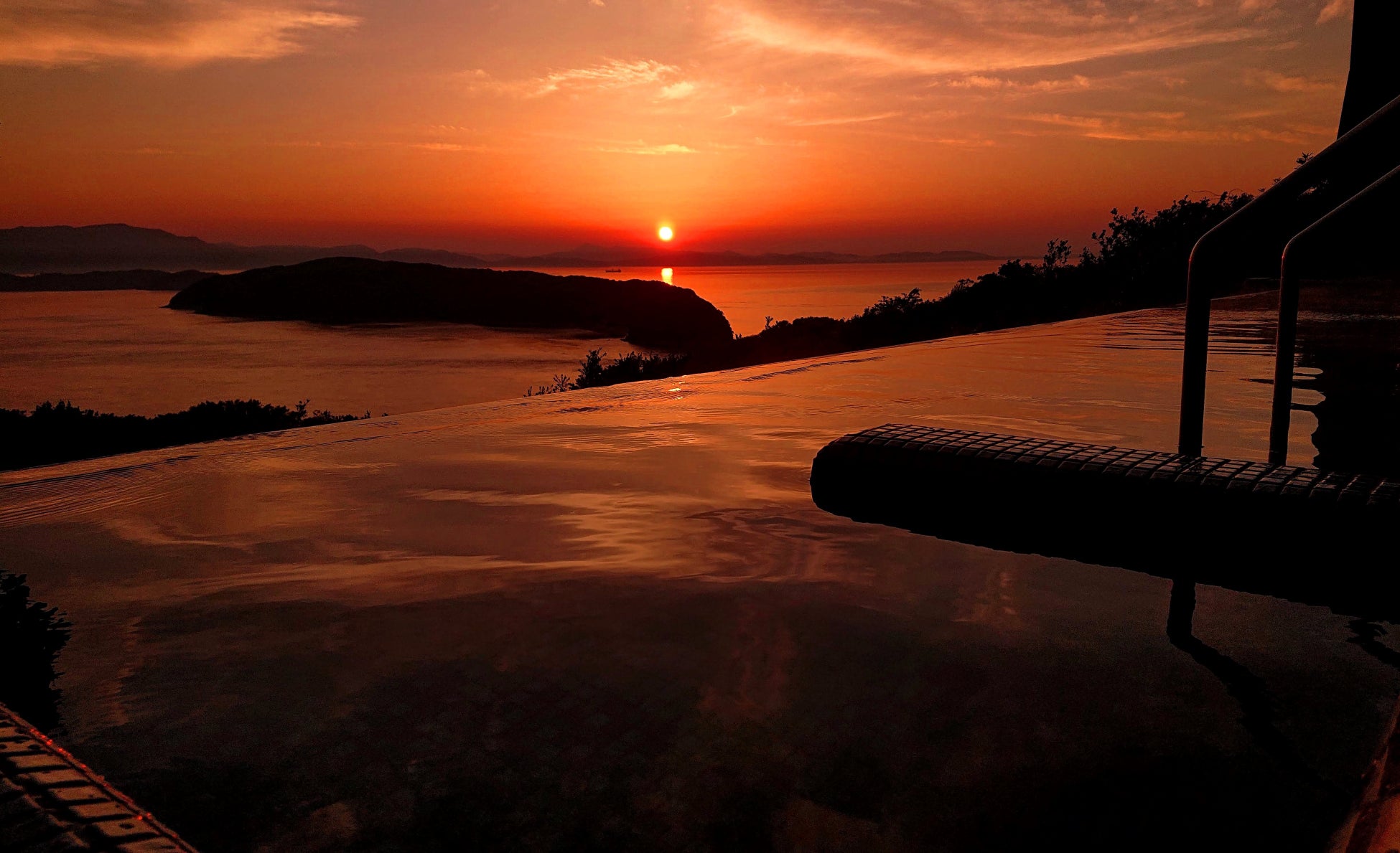 インフィニティ風呂から眺める夕日