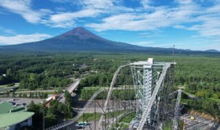 夏の富士山と訪日外国人に人気の絶景展望台「FUJIYAMAタワー」