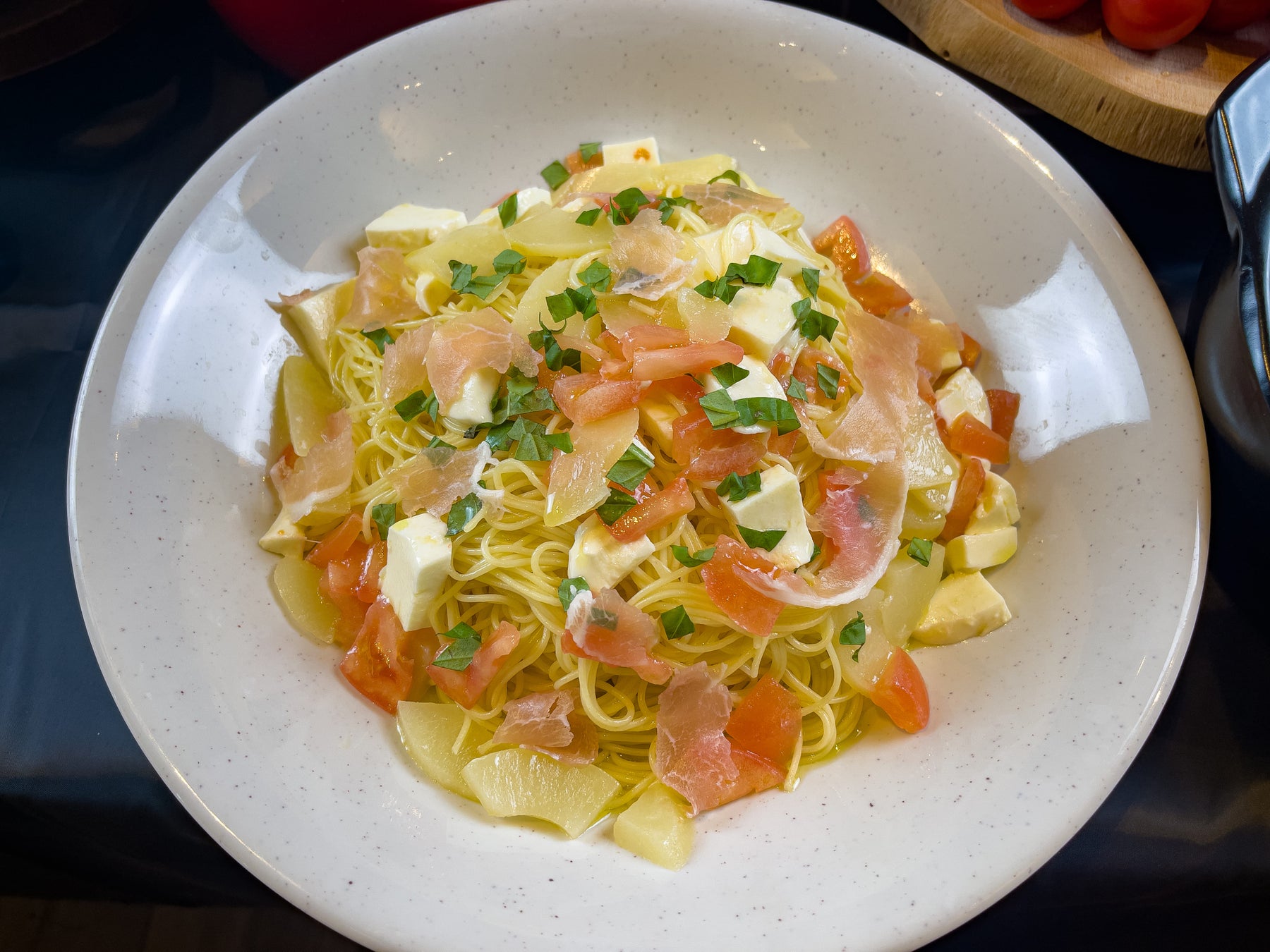 桃と生ハムとチーズの冷静パスタ