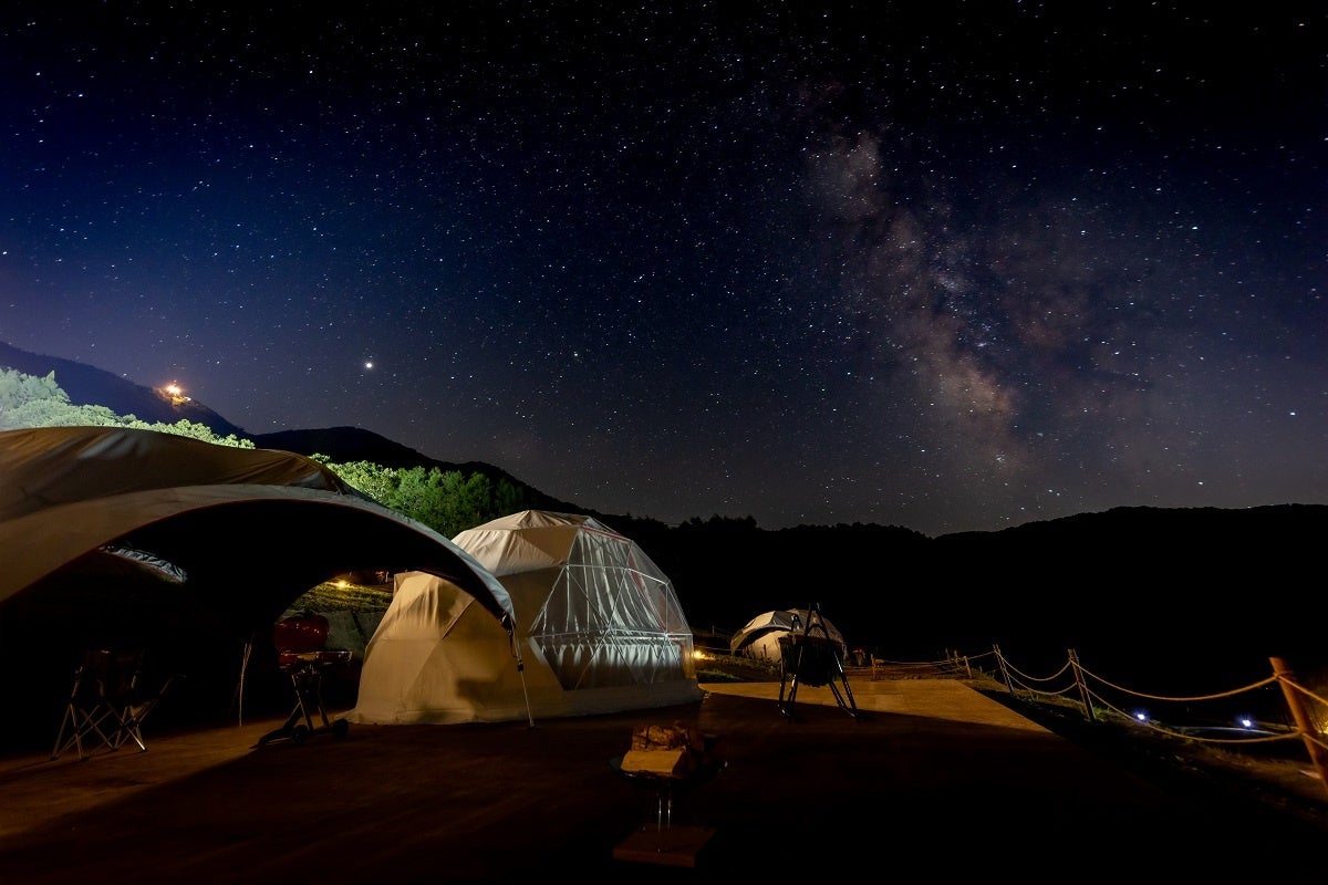 星空とドームテント