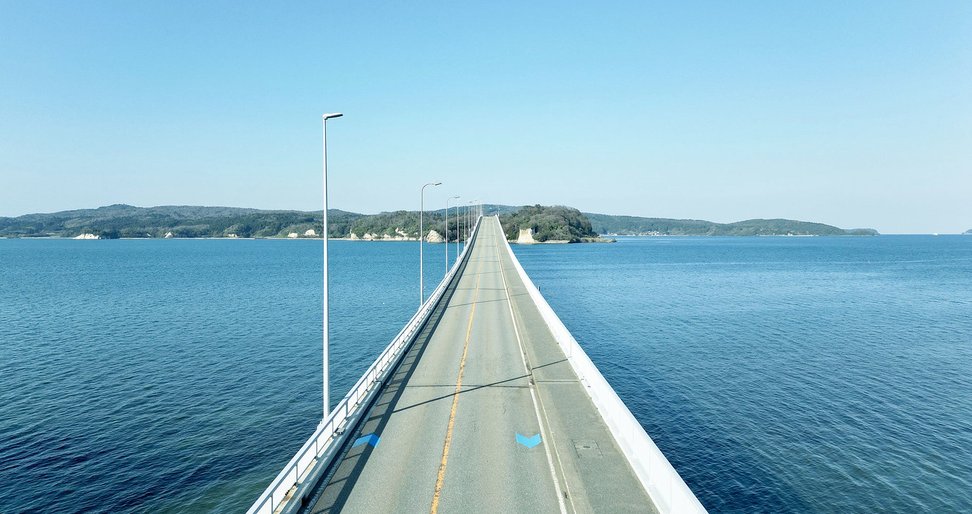 能登島大橋はリゾート地への入口のよう。