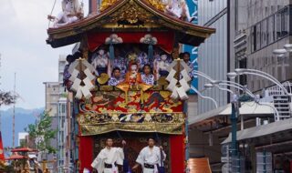 祇園祭のハイライト「山鉾巡行」