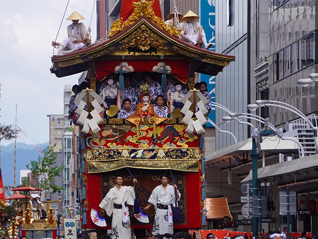 祇園祭のハイライト「山鉾巡行」