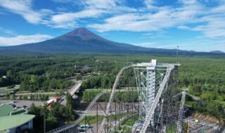 夏の富士山と訪日外国人に人気の絶景展望台「FUJIYAMAタワー」