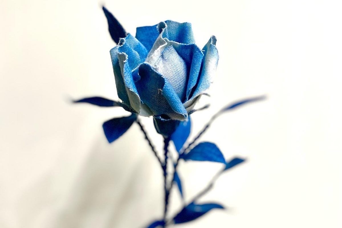 プレミアムドーム-藍-宿泊の皆様へプレゼントされるデニムで制作したDENIM ROSE-藍バラ-