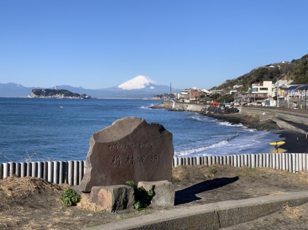 鎌倉海浜公園から望む江の島と富士山