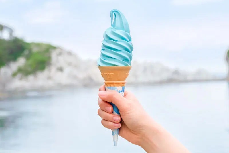 浄土ヶ浜マリンハウス　鮮やかなブルーでソーダ味が人気の「青い洞窟ソフト」　宮古観光文化交流協会.