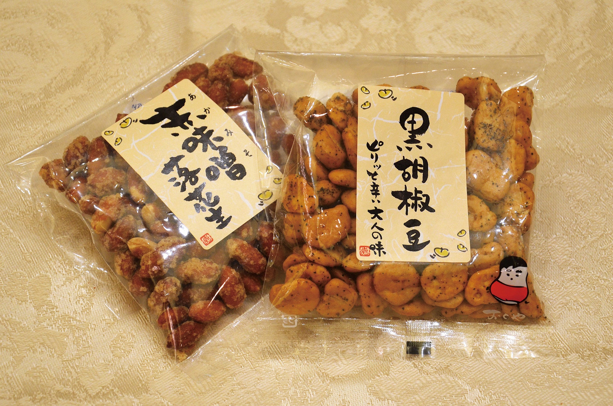 会津地方の喜多方で作った 赤味噌落花生と黒胡椒豆