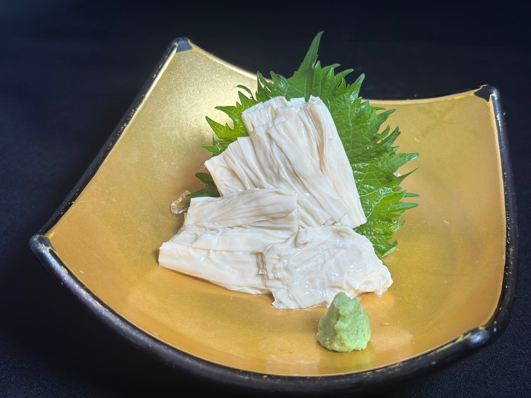 鱧、湯葉を使用した鮨、一品料理の一例 　４