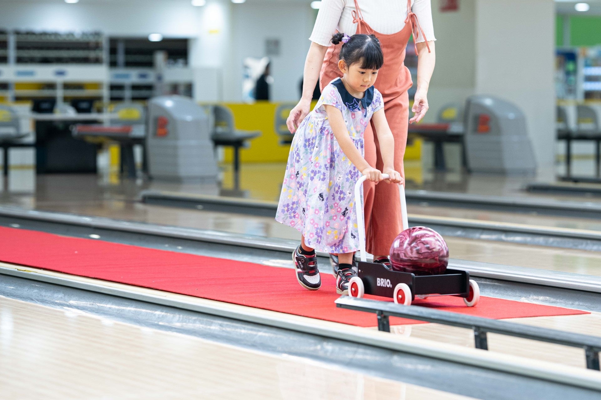 お子さまが重いボールをご自身で運ぶためのカートもご用意（品川プリンスホテル）