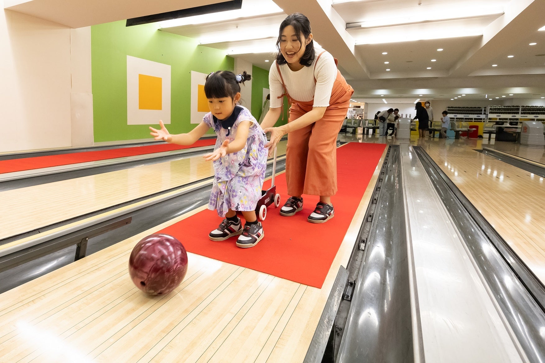 レーンの中間地点より投球ができる「Prince Kids Lane」（品川プリンスホテル）