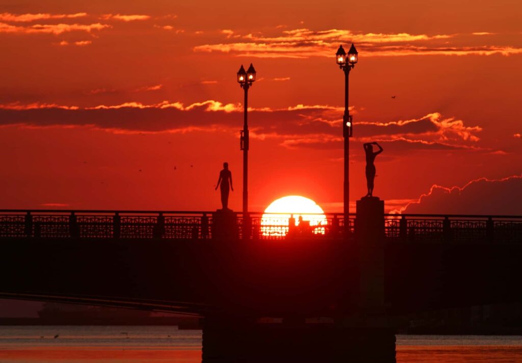 幣舞橋と世界三大夕日