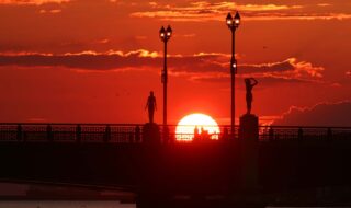 幣舞橋と世界三大夕日