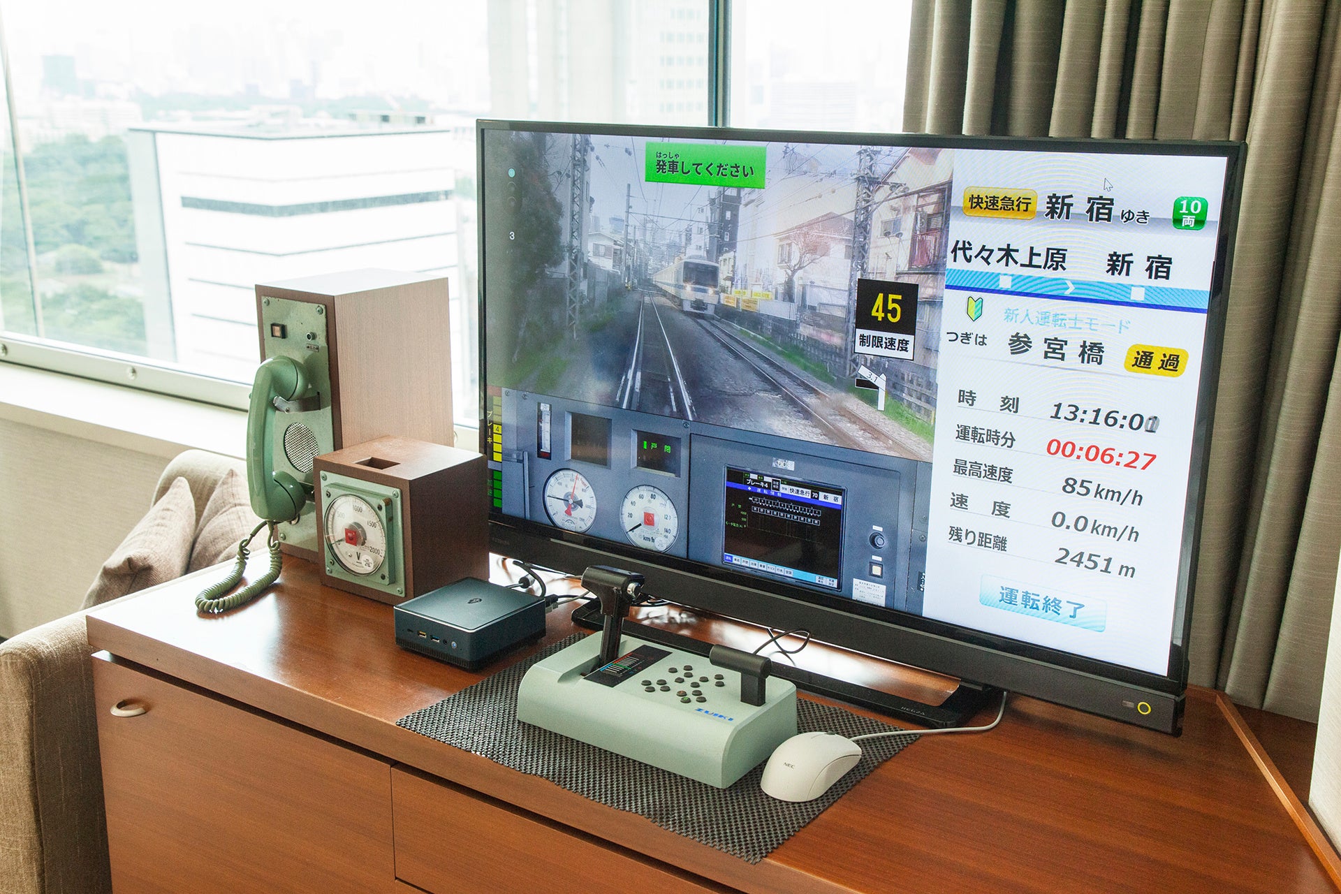 お子様でも簡単操作！で運転士気分 テレビに接続した小田急かんたんシミュレーターLiteと、株式会社瑞起製ゲーム機用ワンハンドルコントローラー