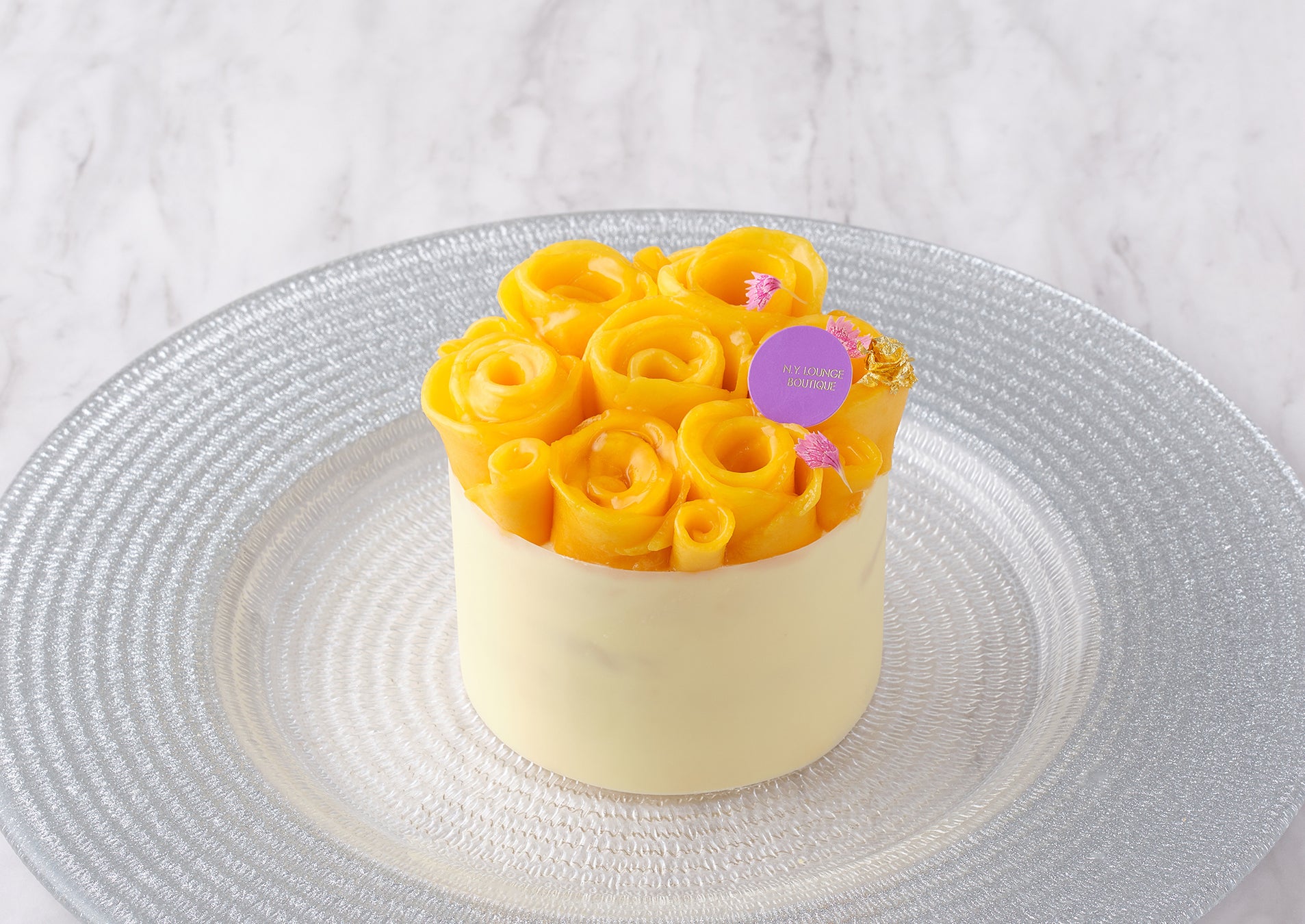 花束に見立てた華やかなプレミアムマンゴーショートケーキ