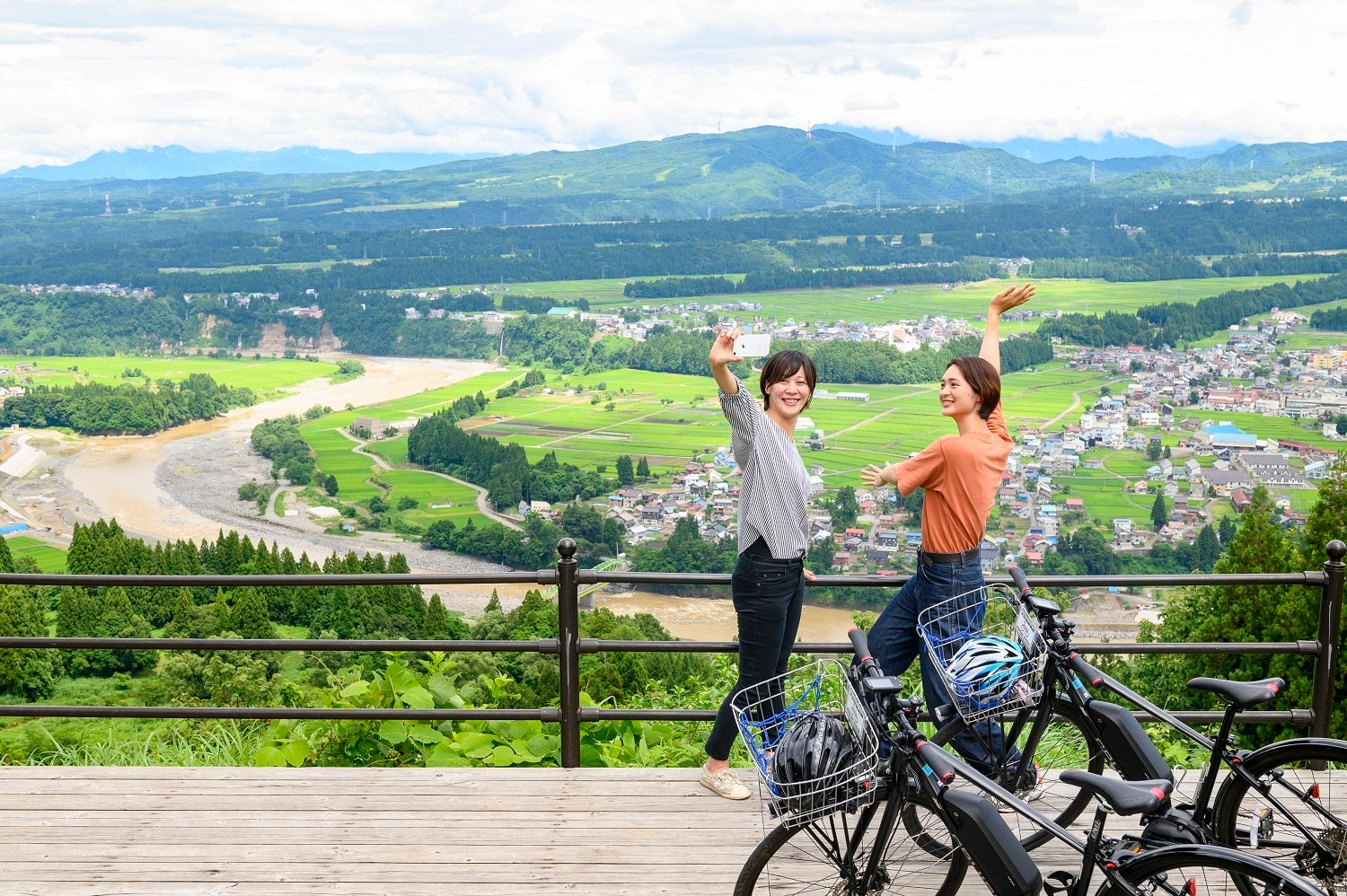 お気に入りのスポットで写真を撮ろう （新潟県津南町 川の展望台）