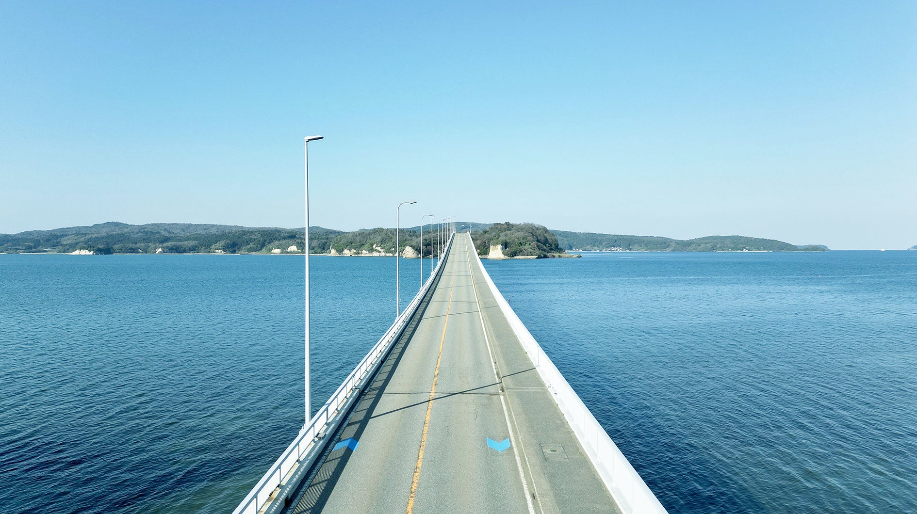 能登島大橋はリゾート地への入口のよう。