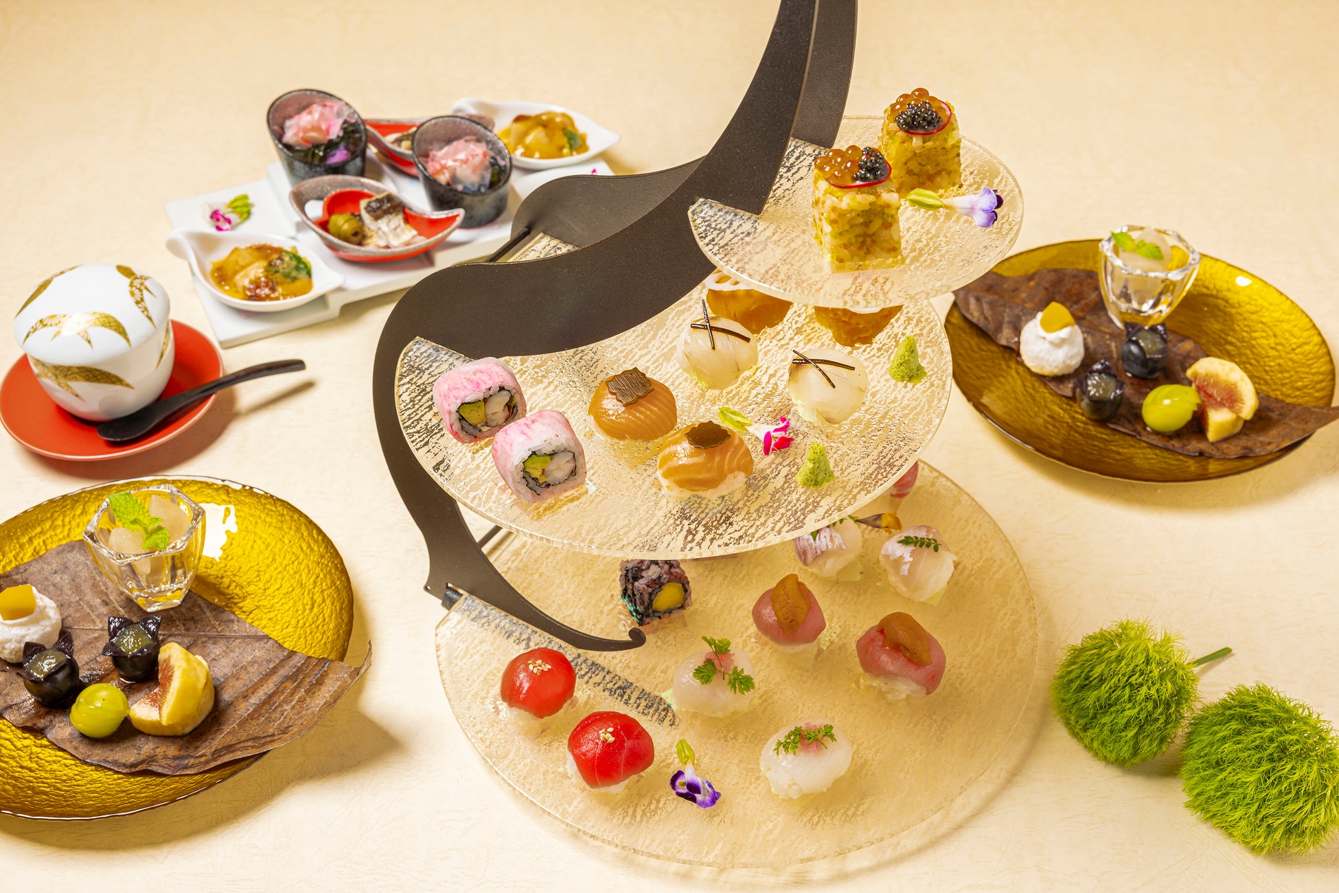 手毬寿司やキューブ寿司、ロール寿司が並ぶメインスタンド イメージ