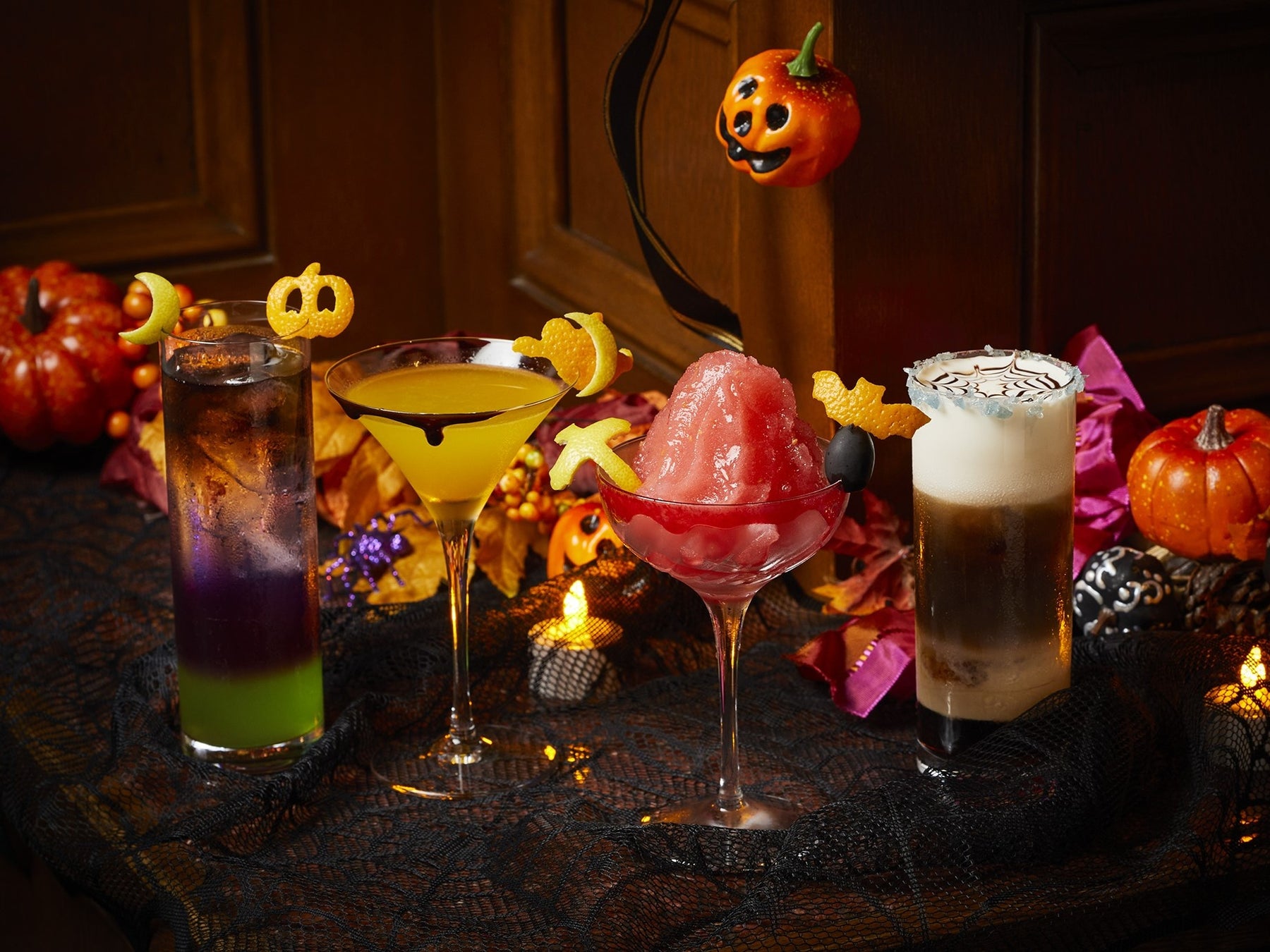 ハロウィンカクテルフェア（左から、Spooky Night、Fruity Ghost、Vampire Blood、Halloween Cafe）