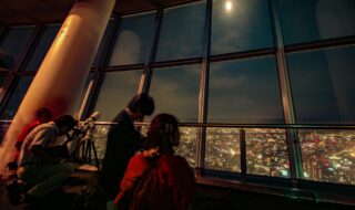 天望デッキでの名月観賞会(過去の様子) ©TOKYO-SKYTREE