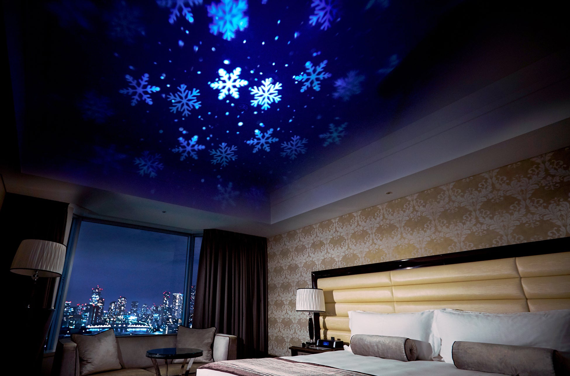 スノーホワイトルームには幻想的な雪の結晶が投影される（イメージ）