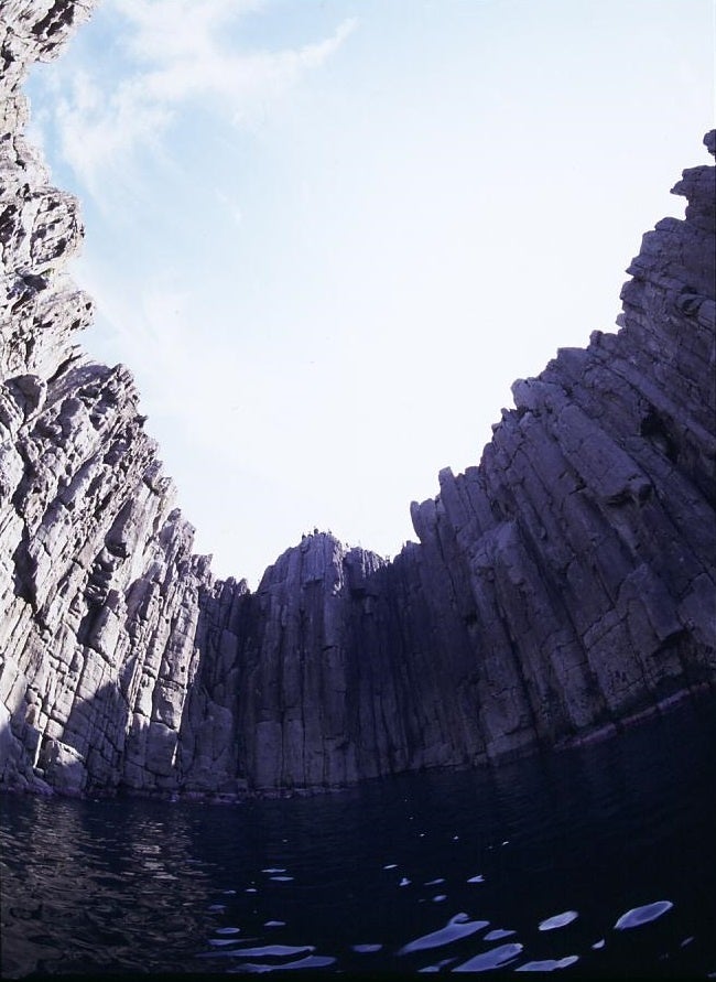 写真：海から見た東尋坊／提供：坂井市 観光交流課