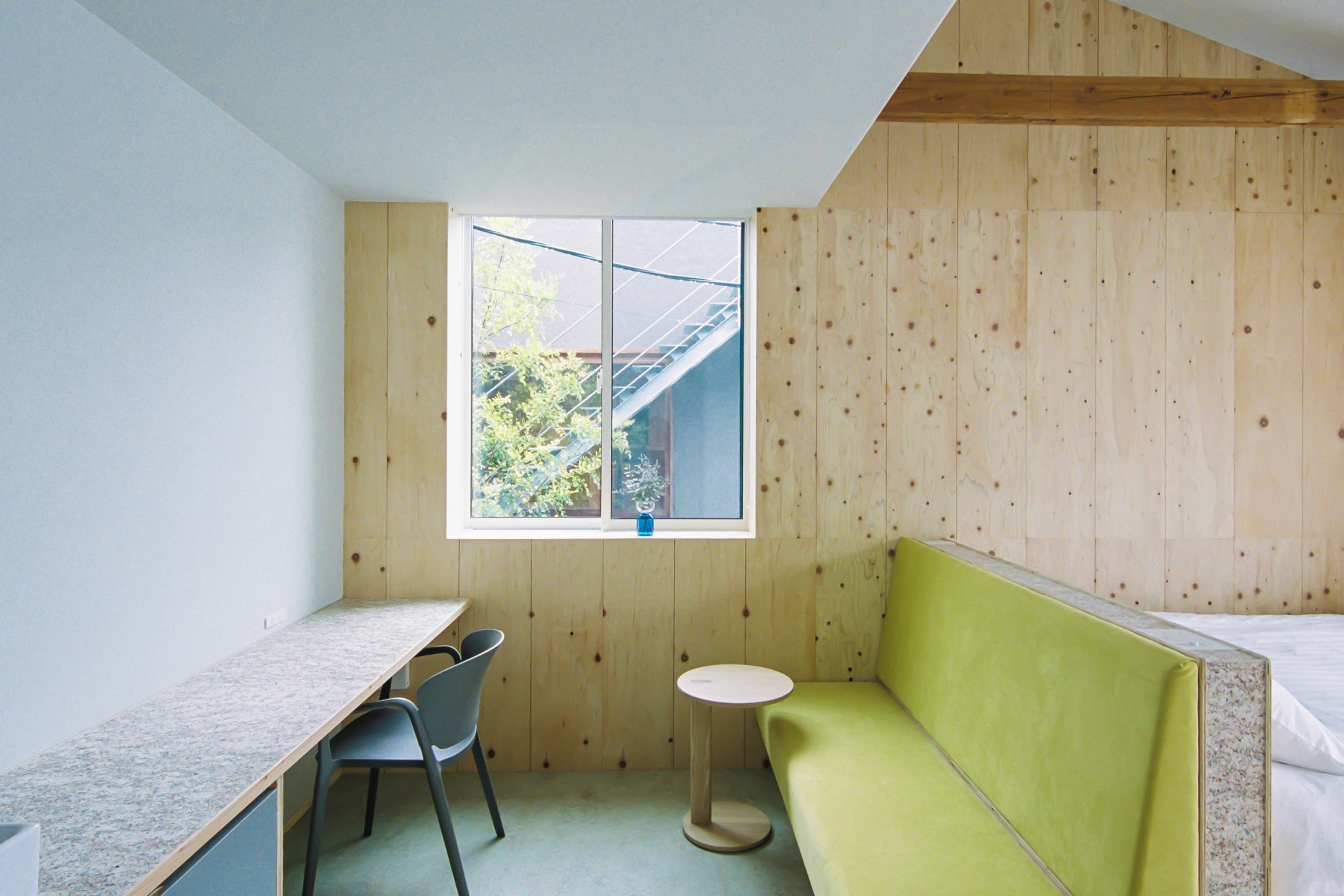 西粟倉村で製材加工された構造用合板や内装材を使用したSOIL Setodaの客室