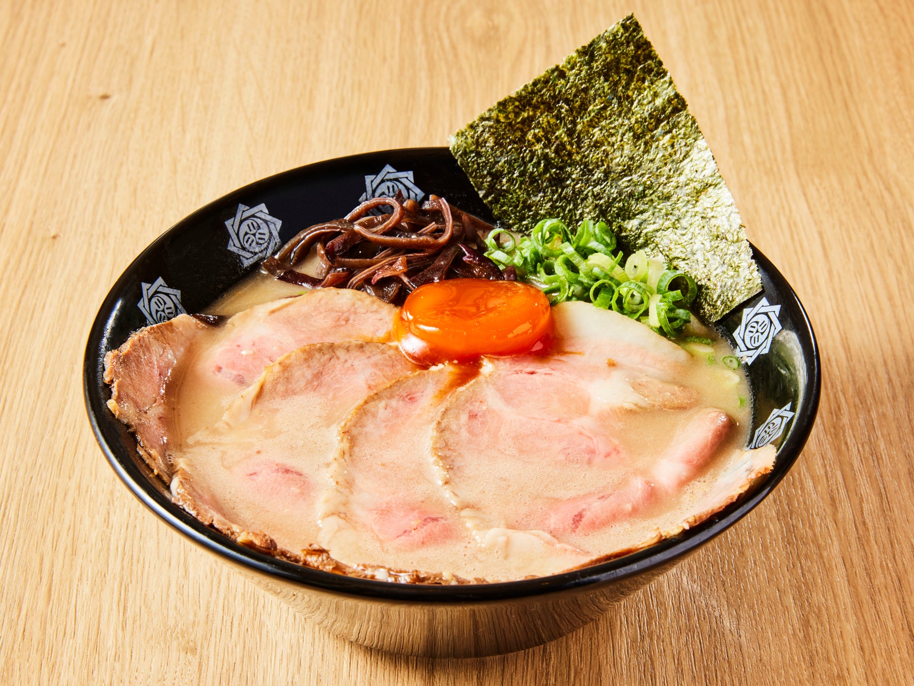 宮崎霧島⿊豚のめっちゃチャーシュー麺