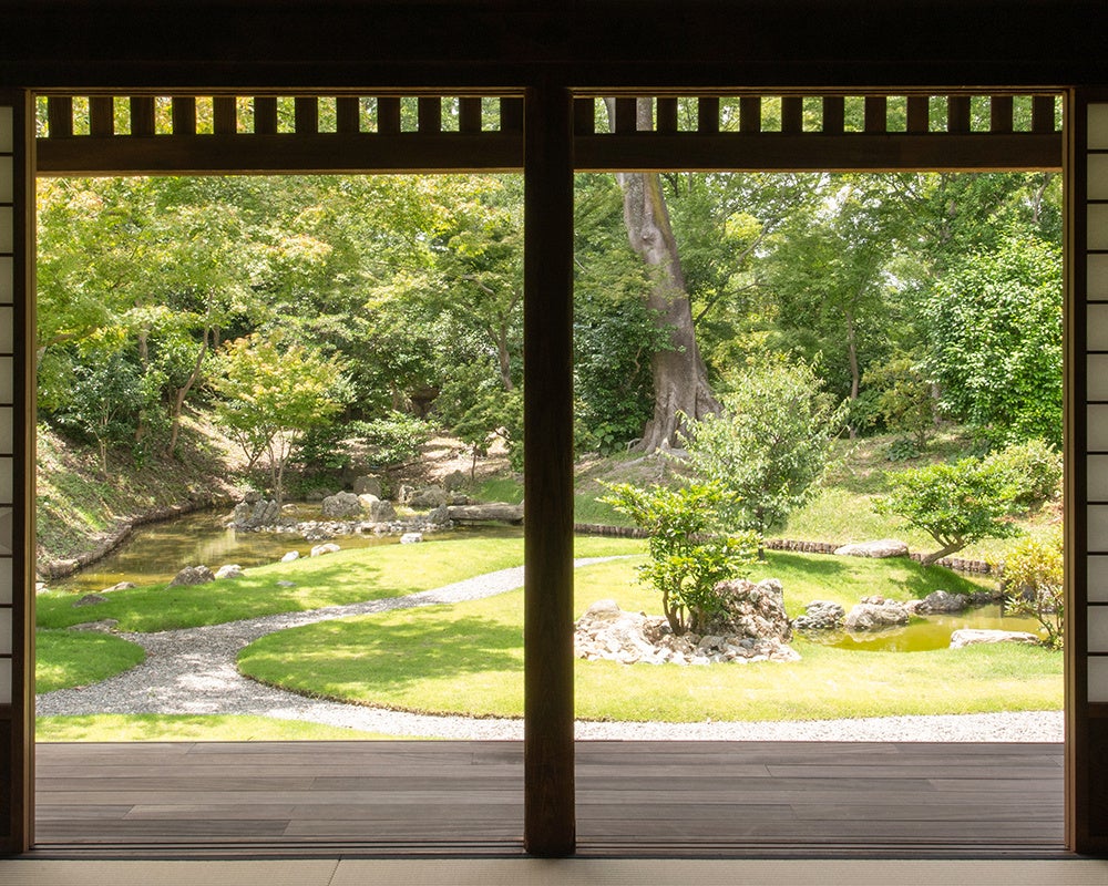 鈴木屋敷　座敷から眺める景色が心を癒します　写真提供：一般社団法人海南市観光協会