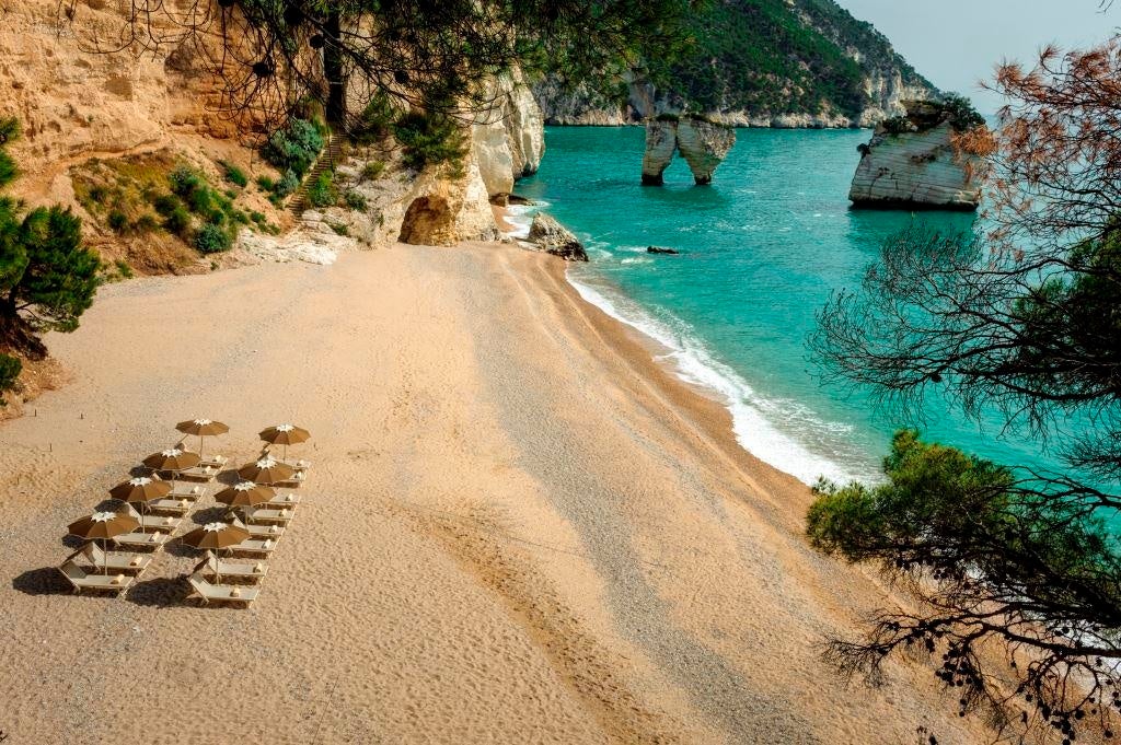 ガルガーノ国立公園に広がる美しい砂浜  Baia delle Zagare photo Vanda Biffani