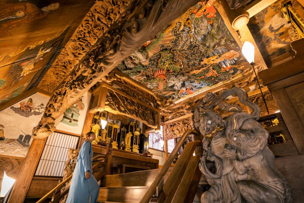 彫物師 石川雲蝶（うんちょう）の作品が残されている西福寺 開山堂