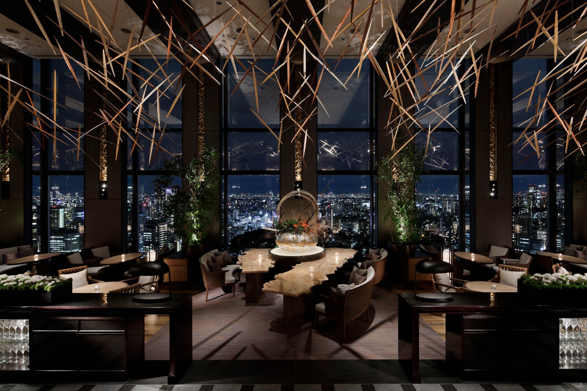 ホテル最上階のレストラン「DINING & BAR TABLE 9 TOKYO」AWA LOUNGE（品川プリンスホテル）