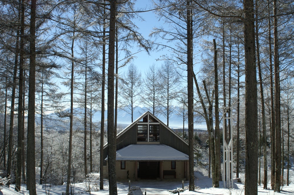 凛とした空気に包まれた白銀のガーデンを朝散歩