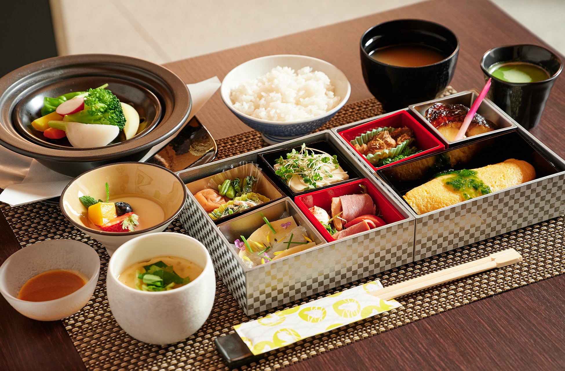 重箱に詰めたお惣菜とともに提供する 朝食（イメージ）