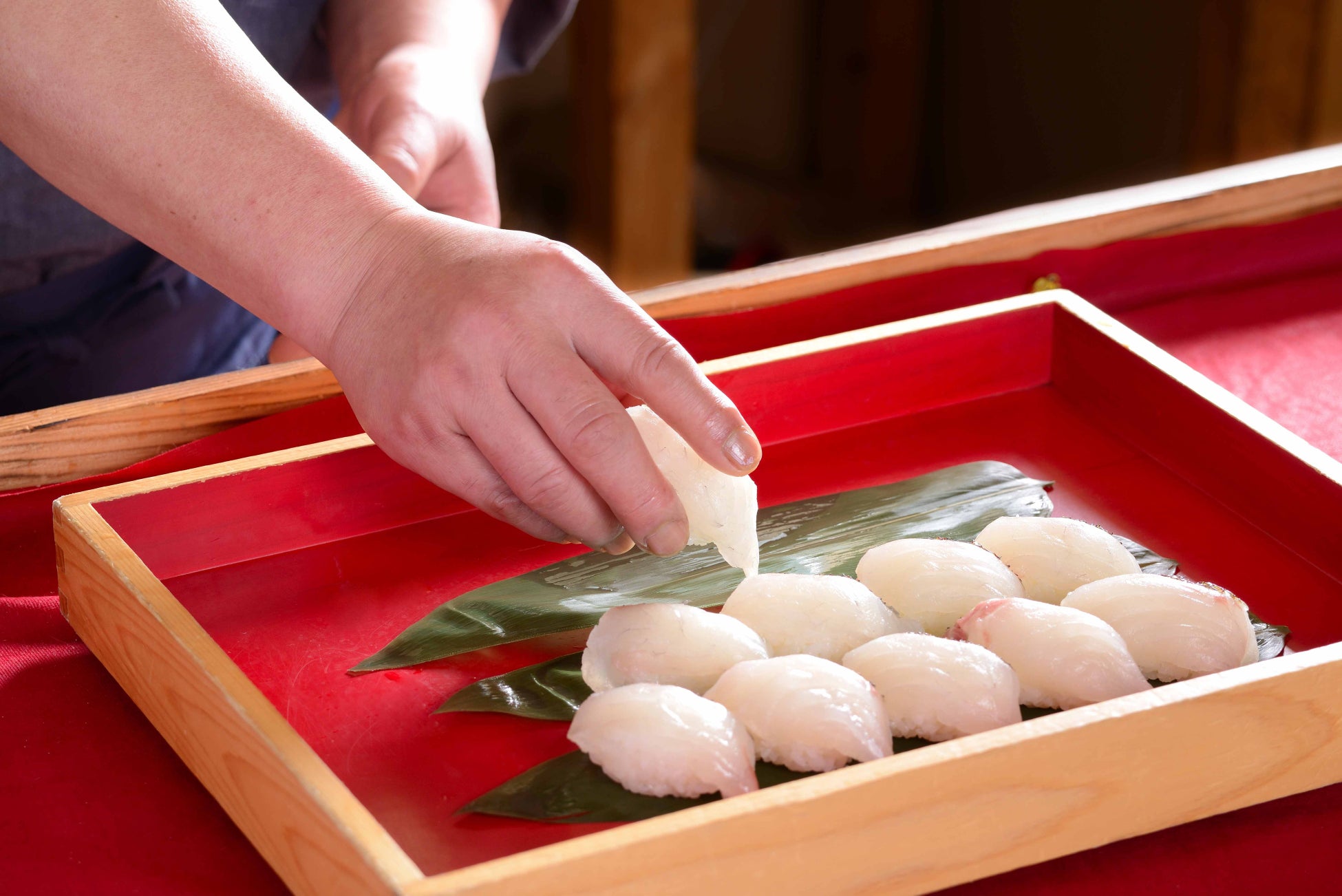 生産量日本一を誇る愛媛の鯛の握り寿司も見逃せません