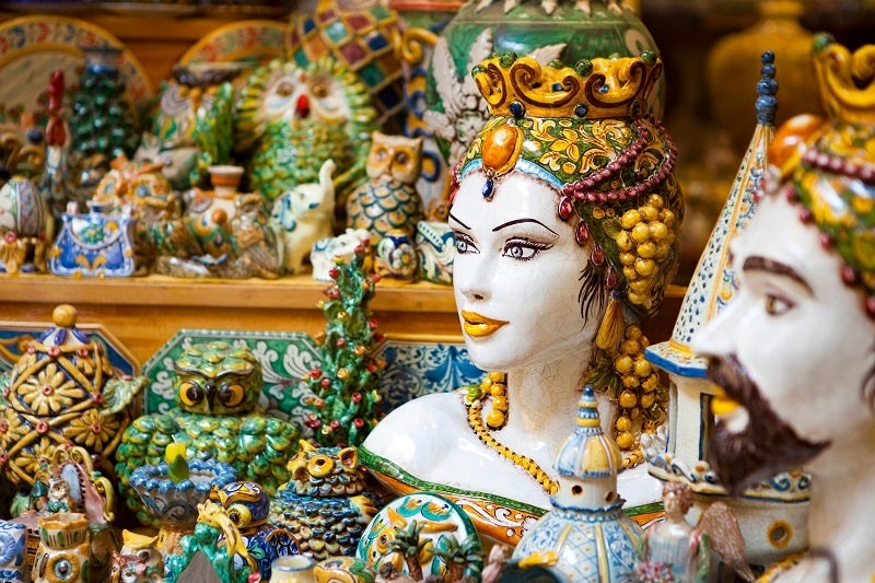 芸術的な陶器　 photo Regione  Siciliana