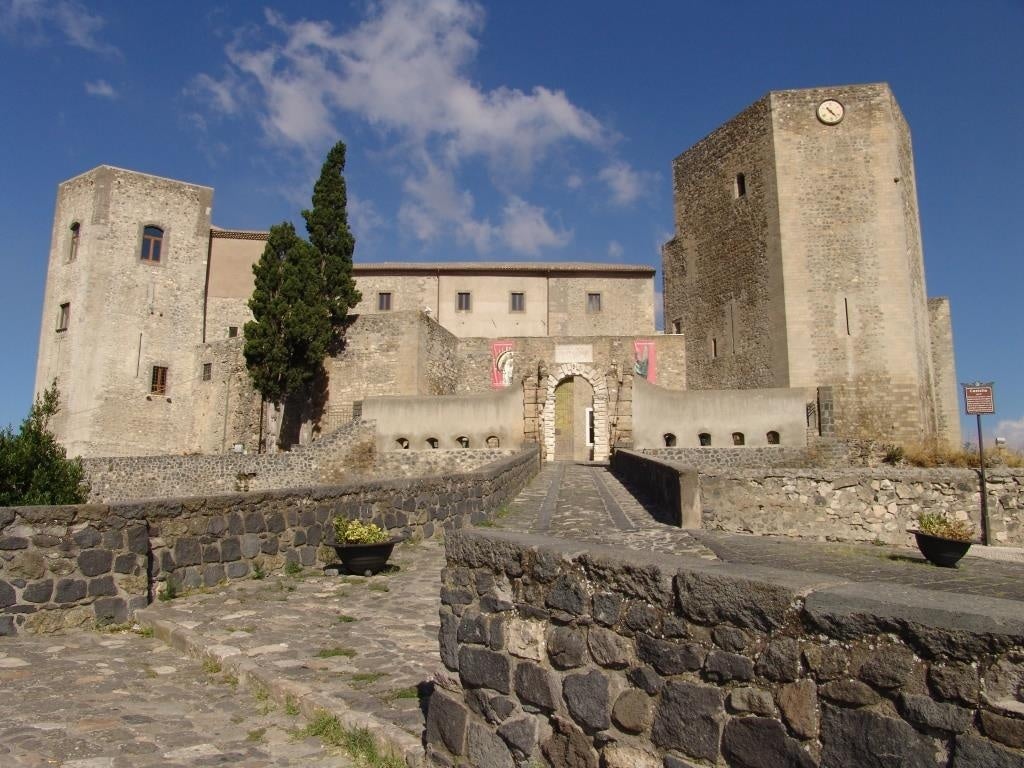 フェデリコ2世の居城だったメルフィ城 photo Archivio APT Basilicata