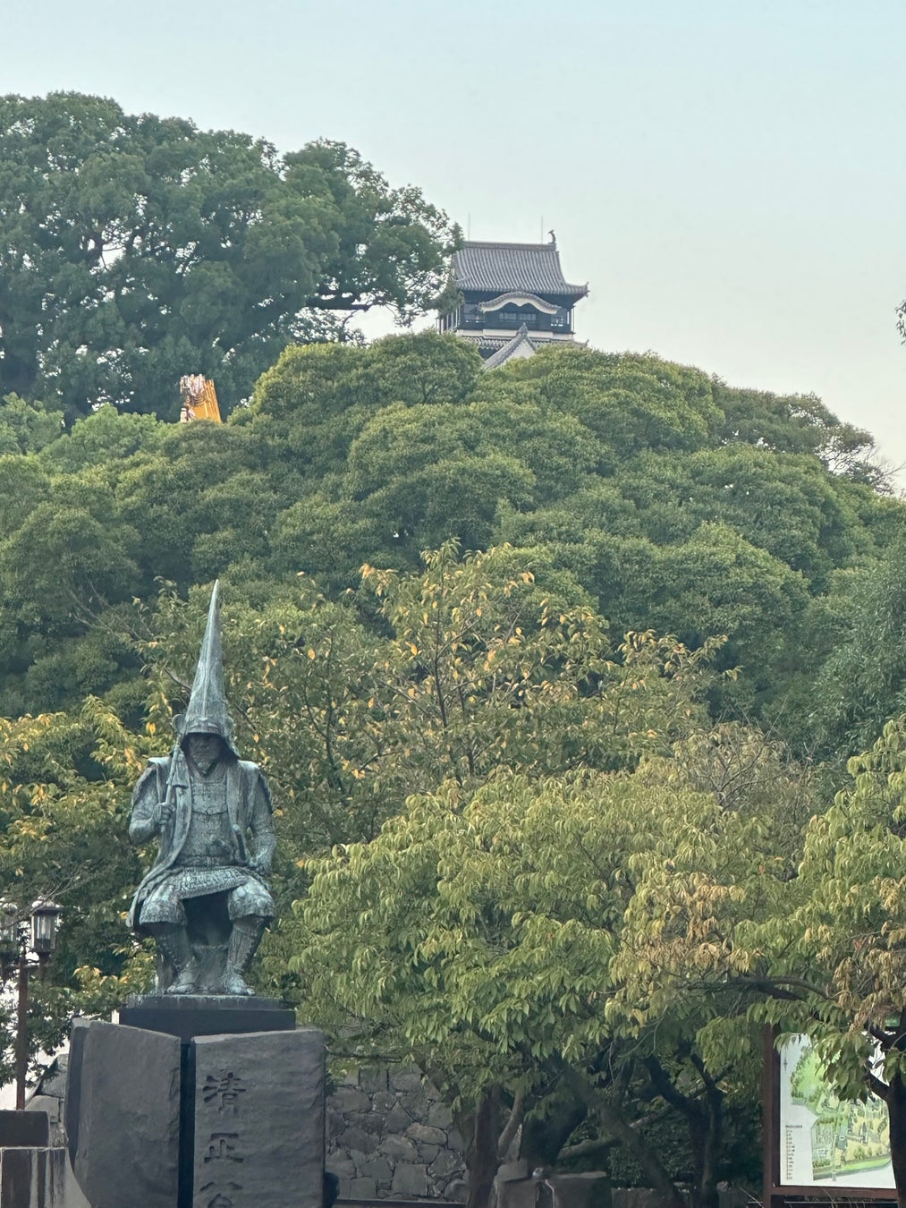 加藤清正像と熊本城